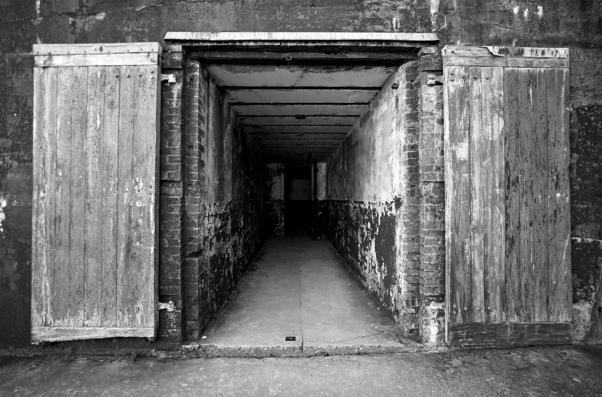 FortMorganHallwayB&W.jpg