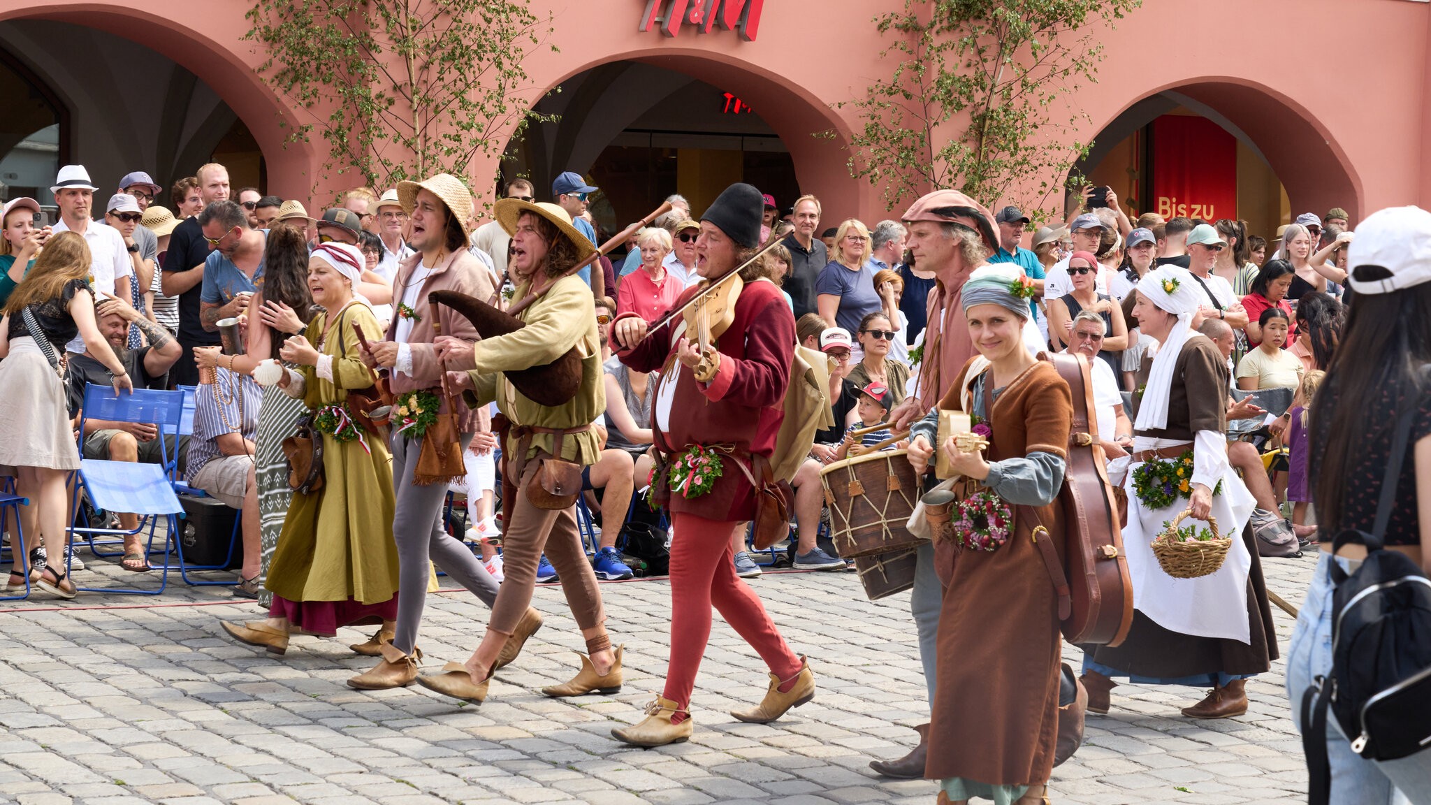 Landshut Wedding Festival Parade - Landshut - 07162023 - 06.jpg