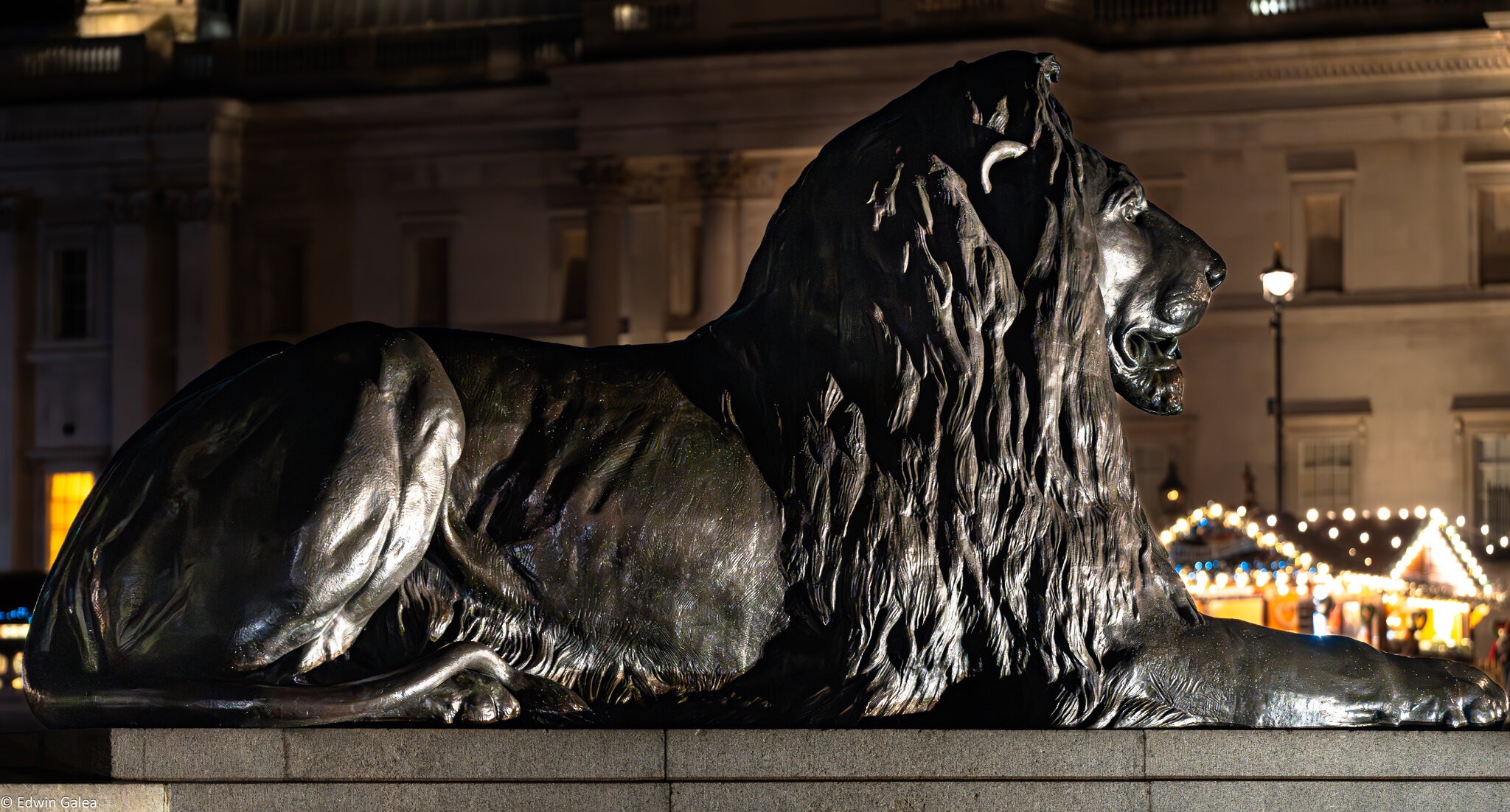 london_traf_square_lion_bw-8.jpg