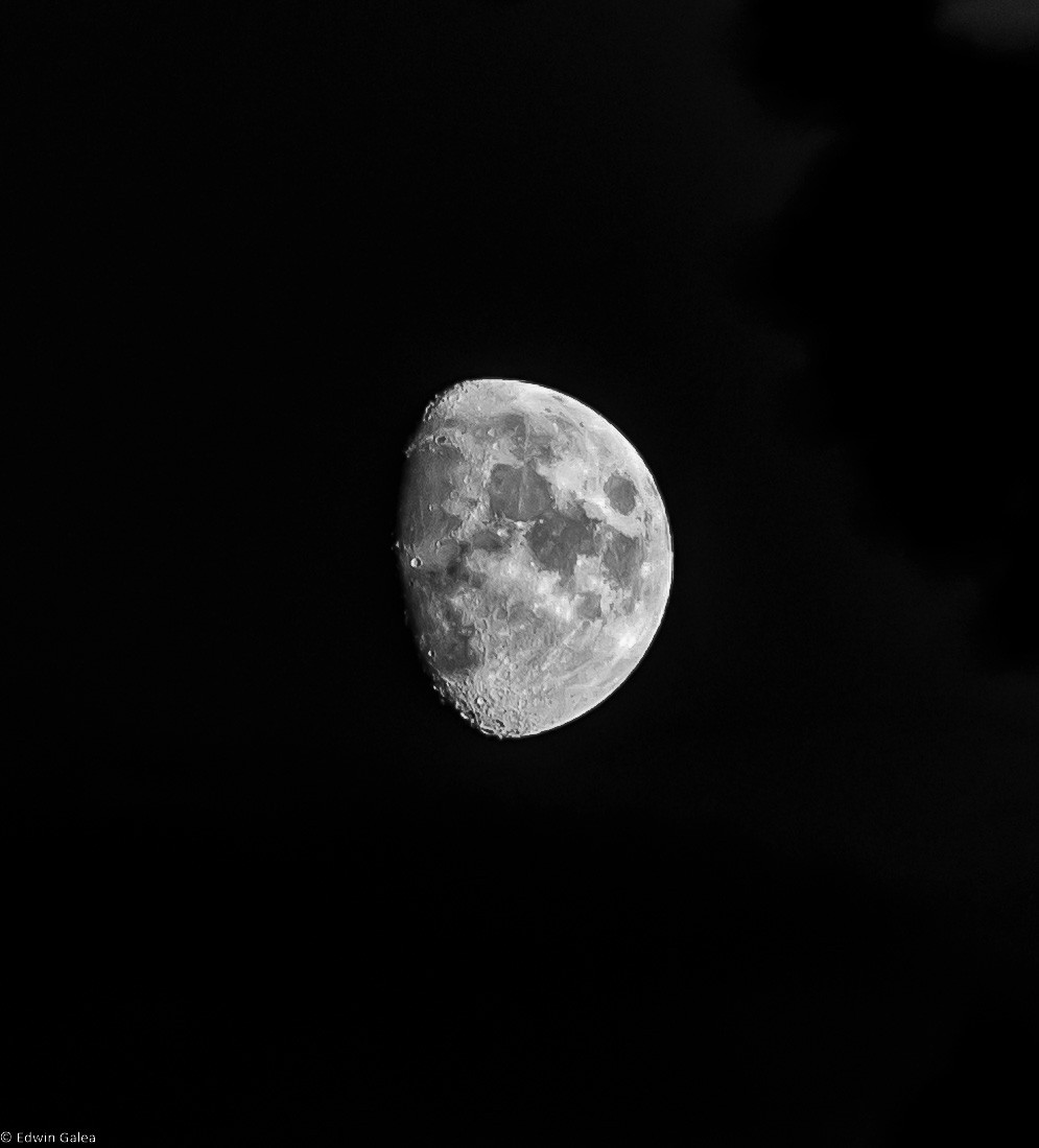 moon_bw_3nov22-2.jpg