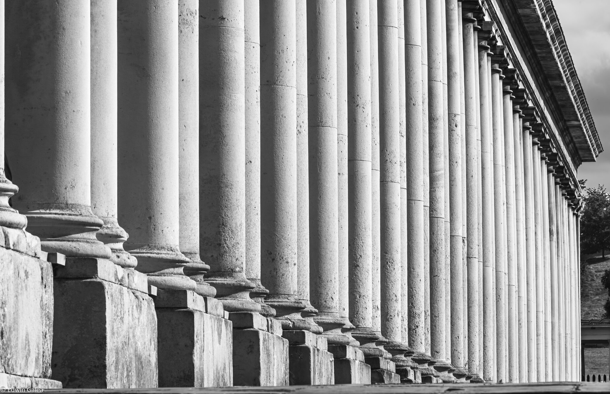 Old_Royal_naval_college_pillars_bw-1.jpg