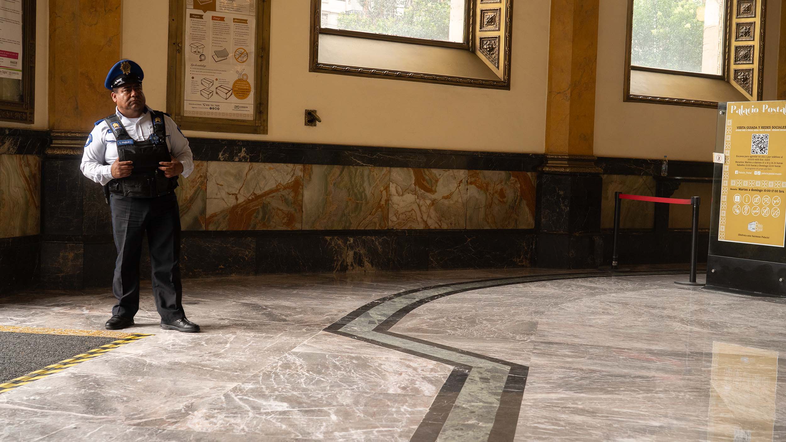 Security guard at the Post Office in Mexico City