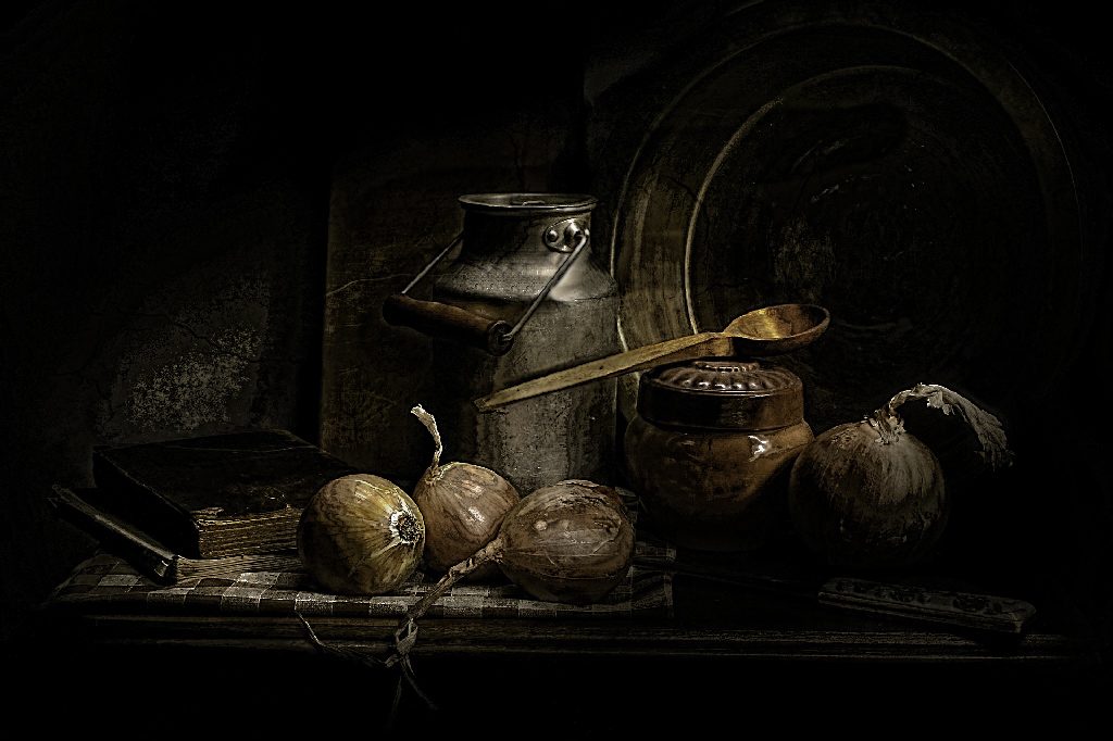 still-life-with-onions-4876410_1920.jpg