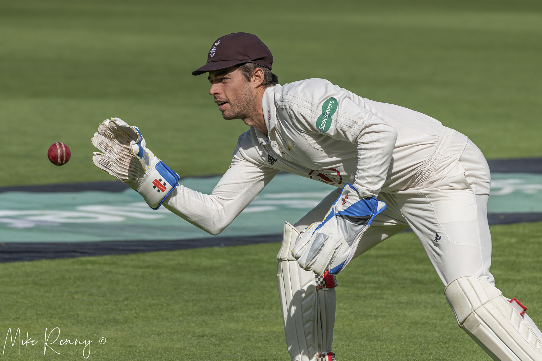 Surrey Wicket Keeper Ben Foakes warming up